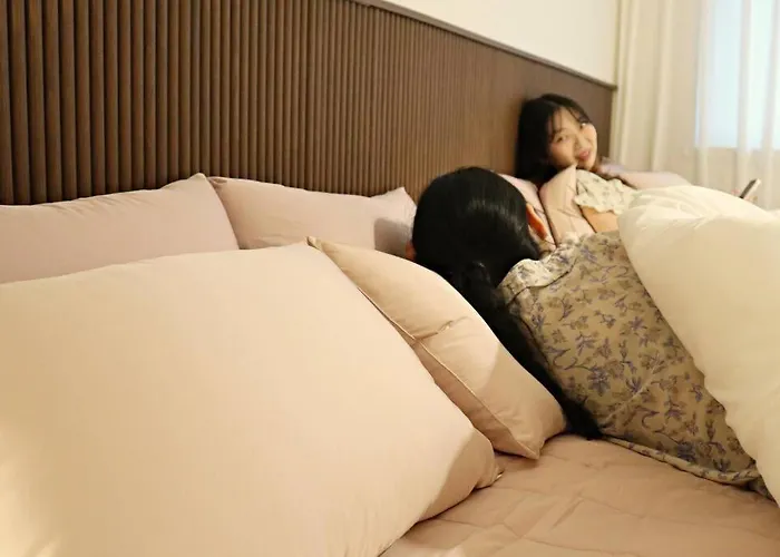 3 4 Queen Beds 홍대역 도보 3분 *
