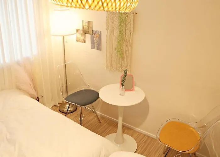 3 4 Queen Beds 홍대역 도보 3분