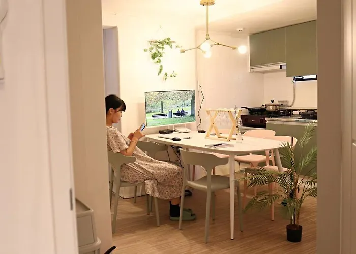 3 4 Queen Beds 홍대역 도보 3분 Appartement